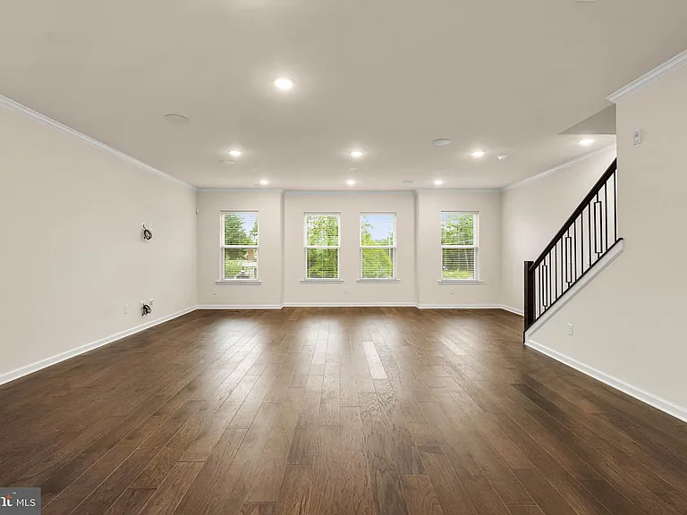 105 Vaughn Dr — Photo 27