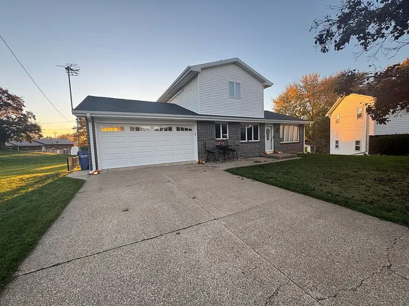 112 4th Avenue Ct SW, Epworth, IA 52045