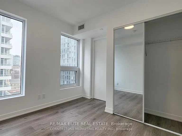 100 Queen St E #1815 — Photo 3