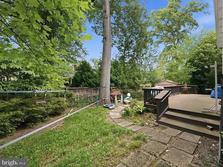 405 Underhill Pl — Photo 22