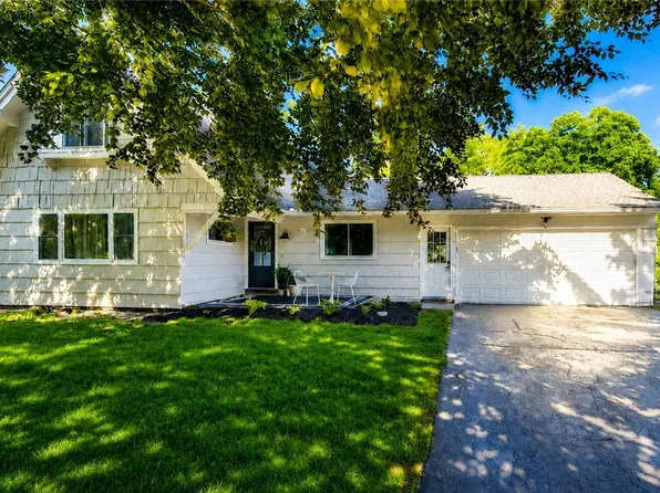 15 Bellmawr Dr, Rochester, NY 14624