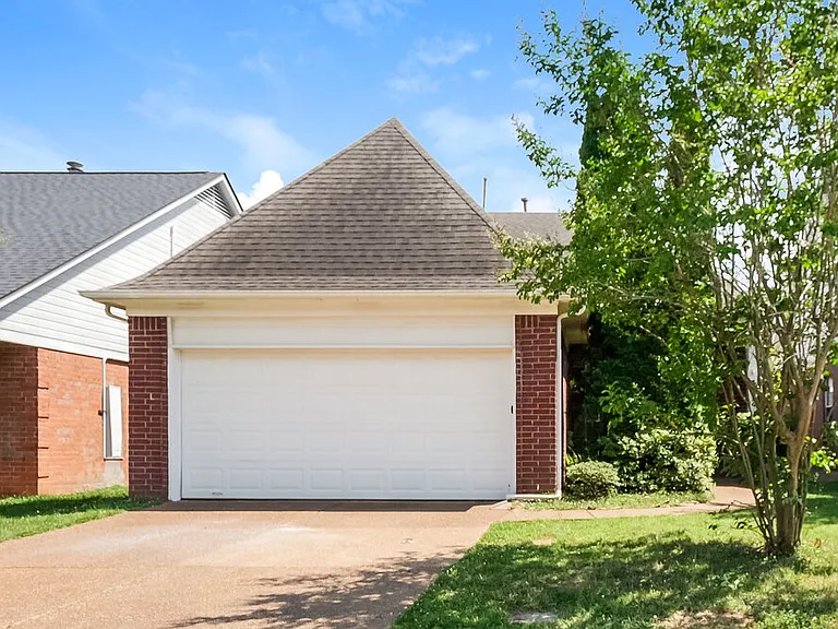 8701 Eagle View Dr — Photo 1