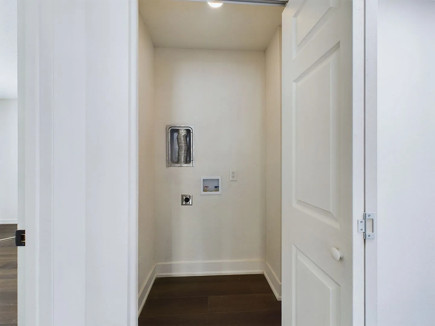 8600 Countryshire Ln — Photo 3