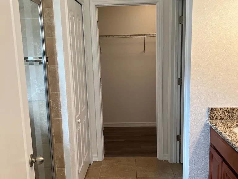 10720 Inside Loop — Photo 10
