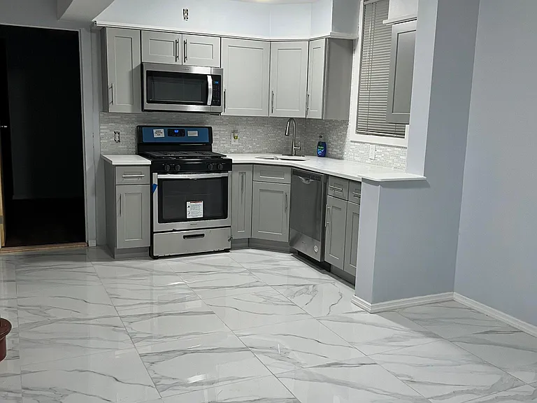 1563 E 56th St #BASEMENT — Photo 4