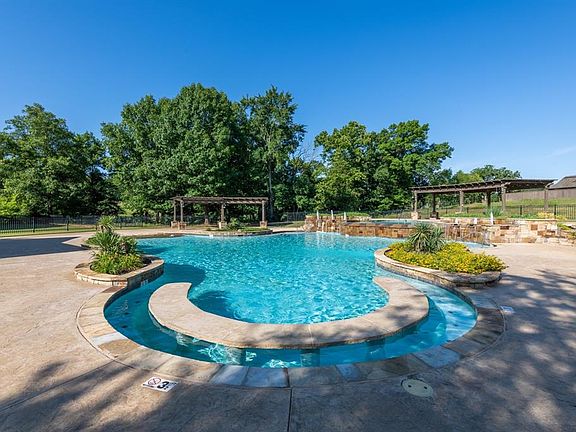 5th image of 43 Toscana Cir