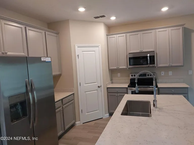 12866 Josslyn Ln — Photo 6