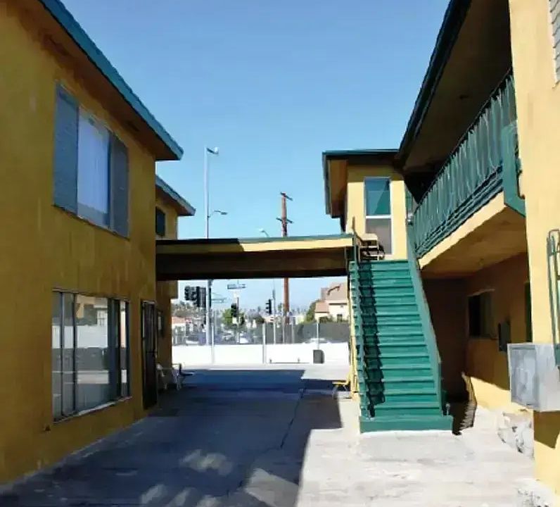 Building Photo 4