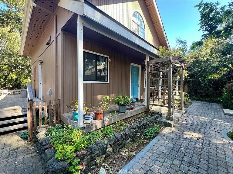 1530 Emerson Rd — Photo 4