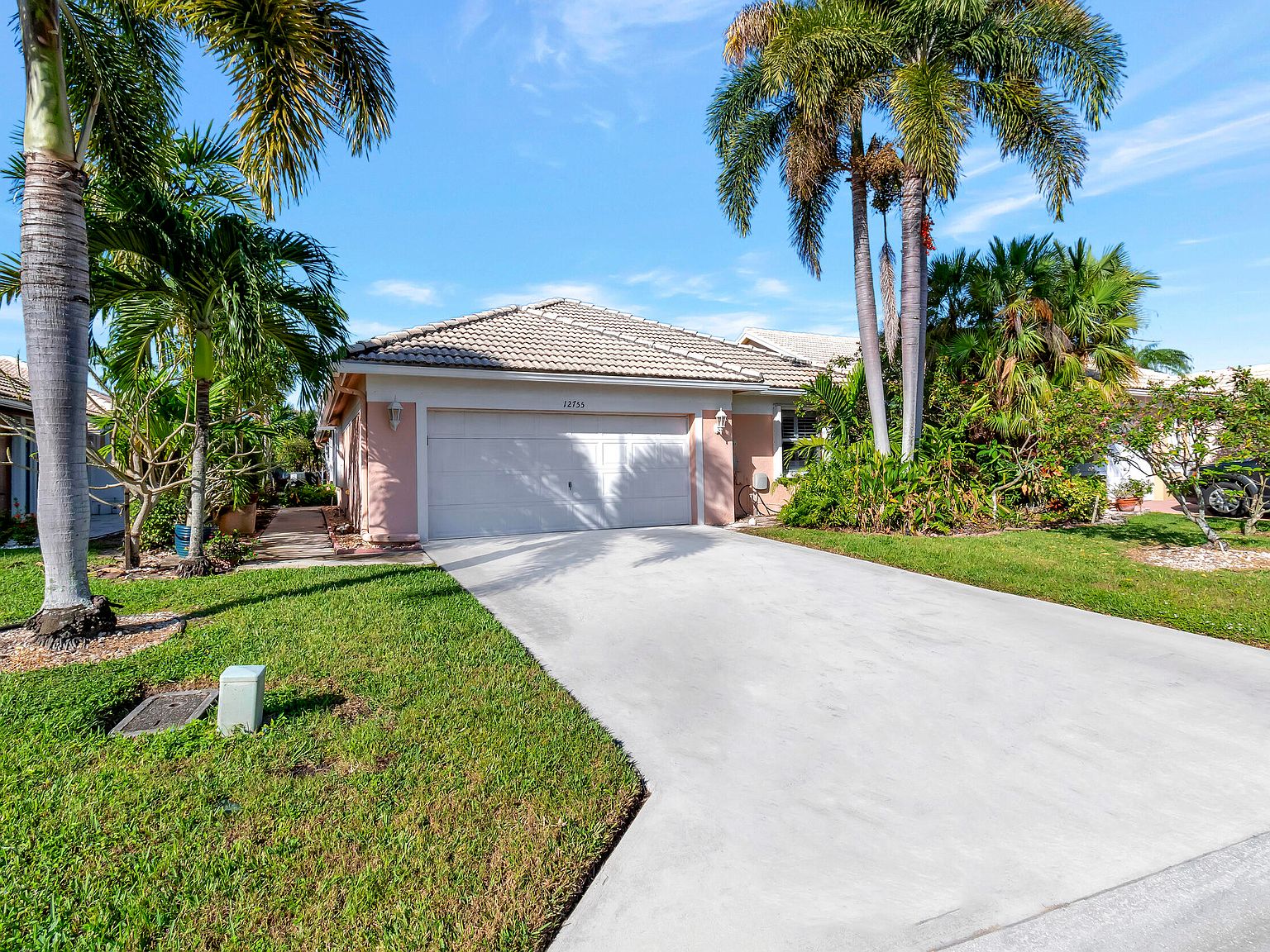 12755 Hampton Lakes Cir