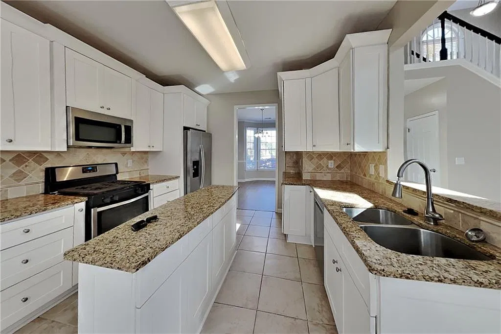 3 bed, 2.5 bath, 1944 sqft, $2,645 — Photo 4