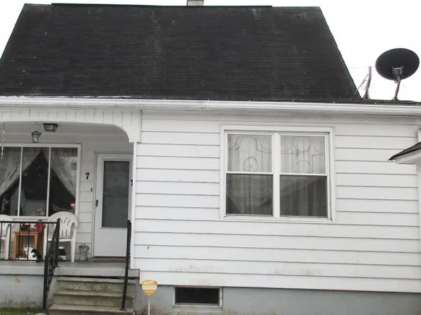 7 Columbus Cir, Mocanaqua, PA 18655