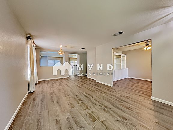 5th image of 315 Laguna Glen Dr