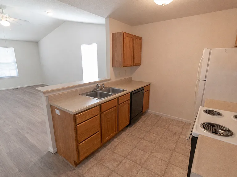 3334 Saint Charles Rd — Photo 5