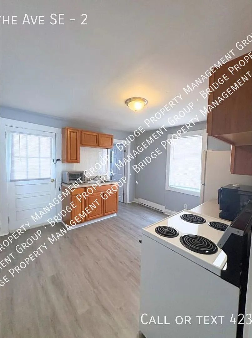 1290 Blythe Ave SE, Apt 2 — Photo 3