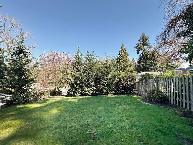 1253 NE 104th St — Photo 3