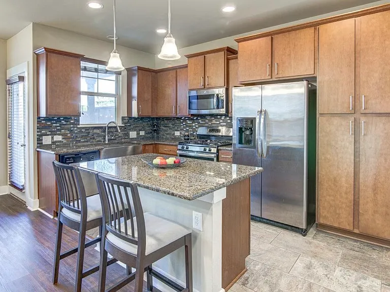 7508 Easy Wind Dr — Photo 3