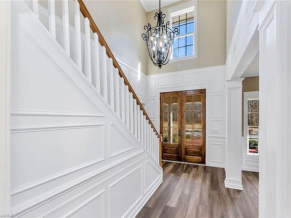 4th image of 900 Brown Ridge Rd