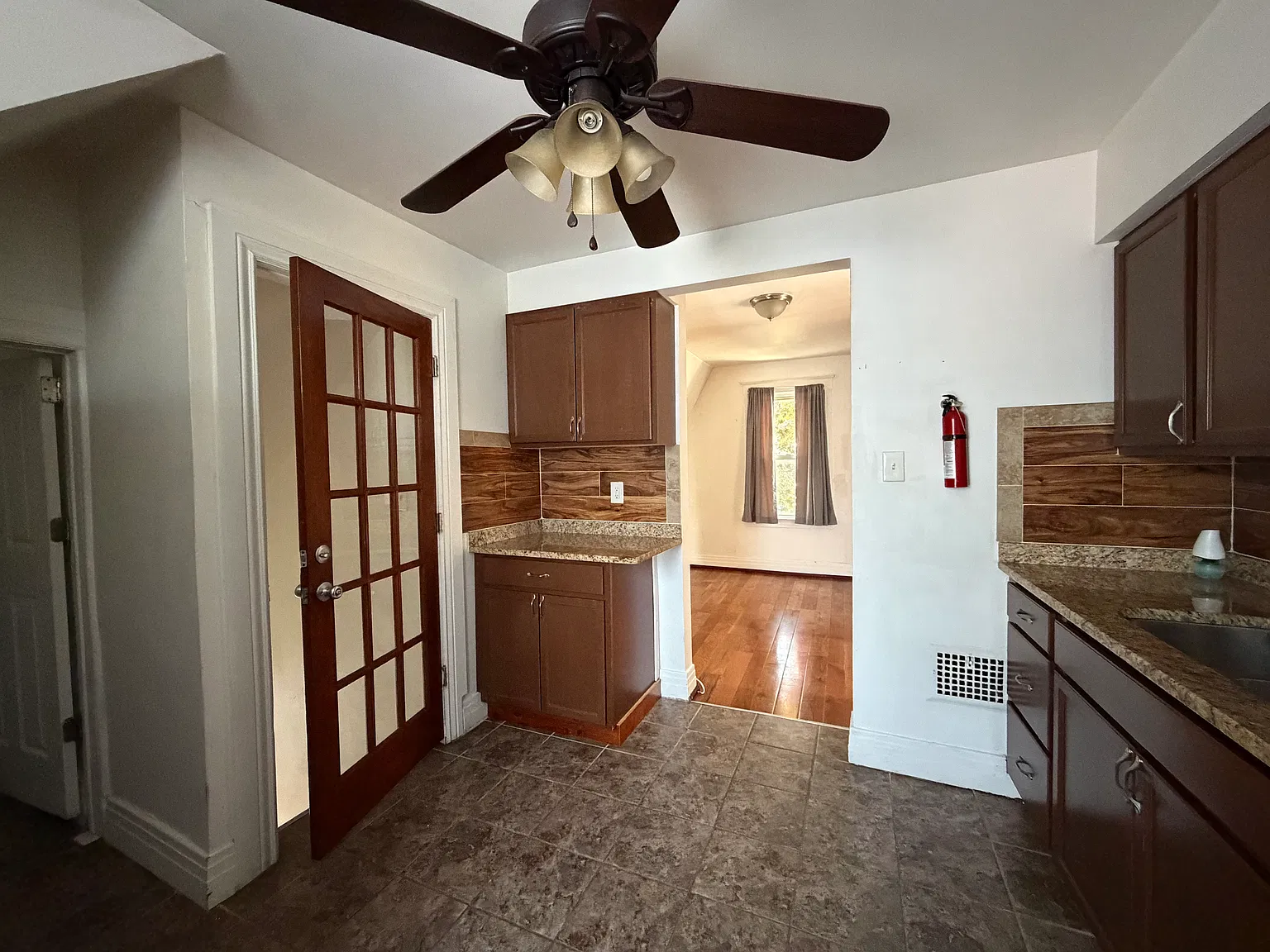 2 bed, 800 sqft, $1,250 — Photo 2