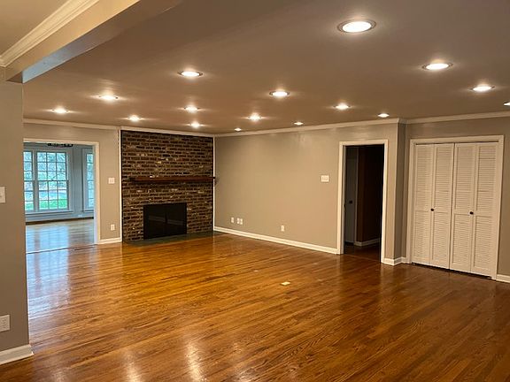 3rd image of 8020 Lennox Dr