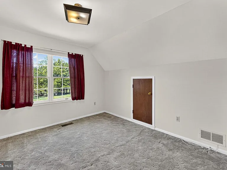 40297 Braddock Rd — Photo 19