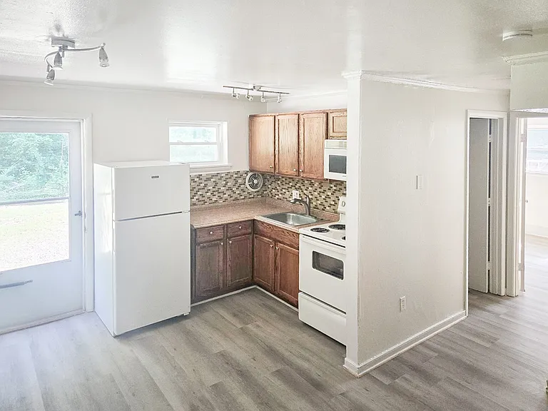 2524 Noel St #A — Photo 8