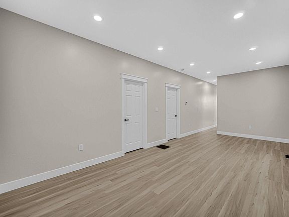 4th image of 724 Willow Ct