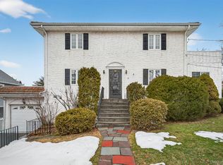 21 Lawrence Place, Pelham, NY 10803