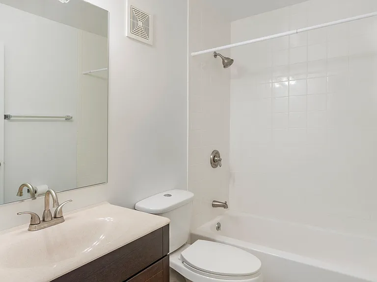 English Village Apartments — Photo 8