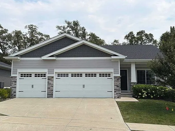 9422 Bellflower Ln, Norwalk, IA 50211