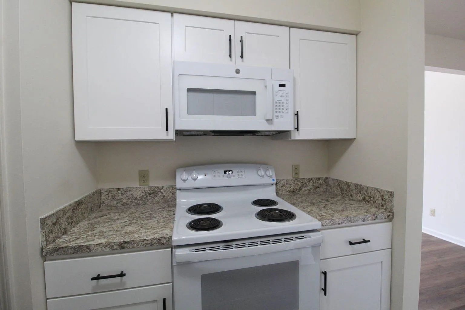 3 bed, 2.0 bath, 1108 sqft, $1,600 — Photo 4