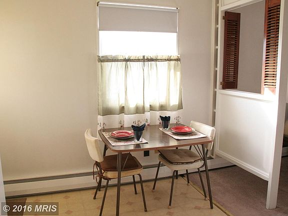 Dining area off kitchen