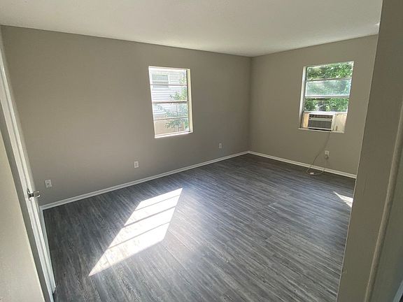4th image of 832 Sylvan Dr