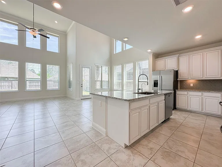 6710 Gallinas Way — Photo 5