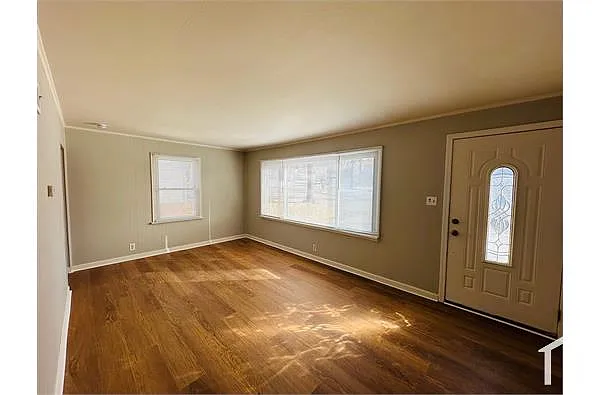 2021 Bainbridge Dr photo 1