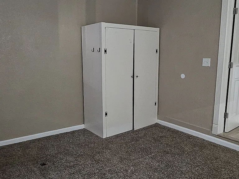 210 College Ave — Photo 3