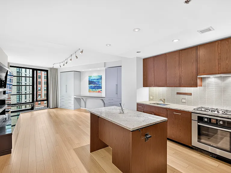 580 Washington St #5E — Photo 1