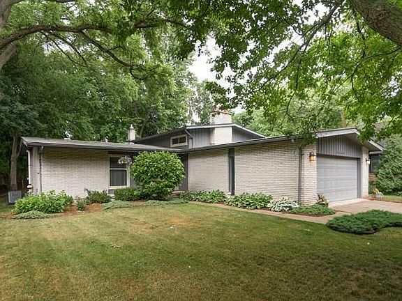 3rd image of 3569 Frederick Dr