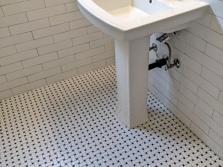 1028 E 3rd St #6 — Photo 15