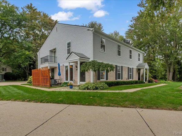 24775 Meadow Crk, Harrison Township, MI 48045