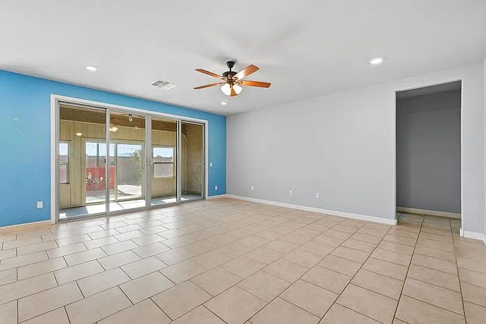 4 bed, 2.0 bath, 2101 sqft, $2,000 — Photo 4