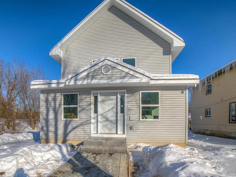 1068 Argyle St — Photo 16