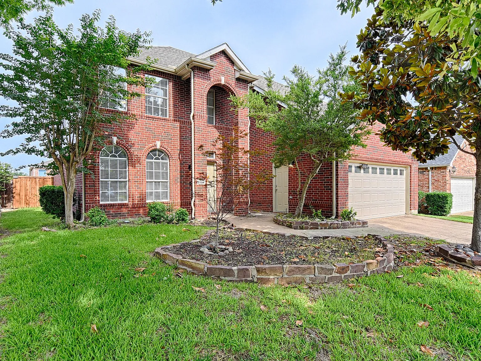 4 bed, 2.5 bath, 2592 sqft, $2,750 — Photo 2