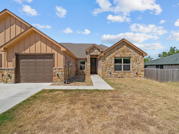 220 Saint Charles Dr, Springtown, TX
