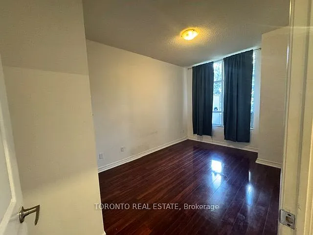 35 Kingsbridge Garden Cir #110 — Photo 24