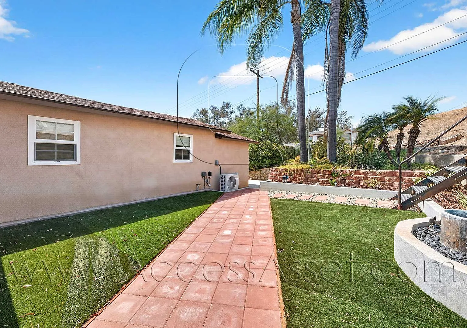 Comfortable 2 Bedroom Home with Open Living Space in Menifee — Photo 3