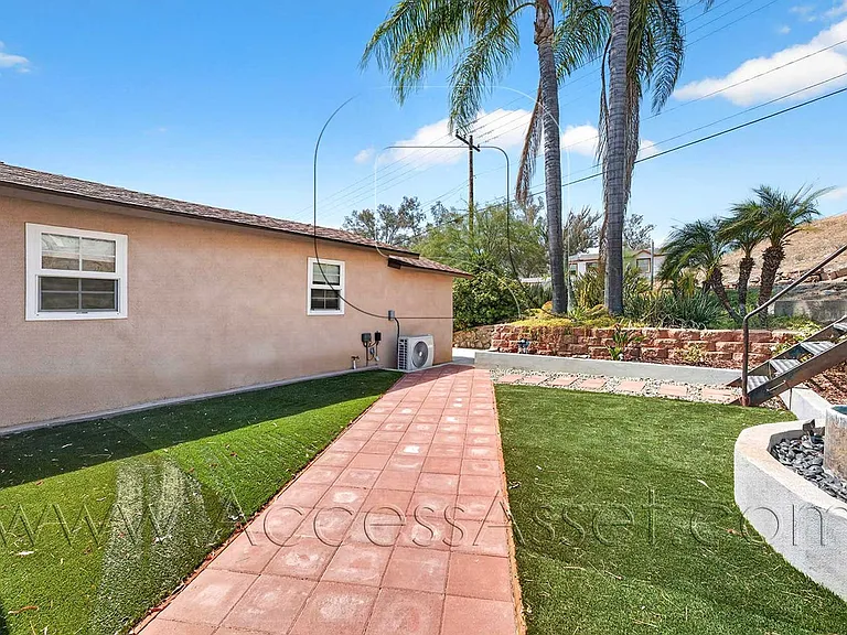 23963 Lodge Dr — Photo 3