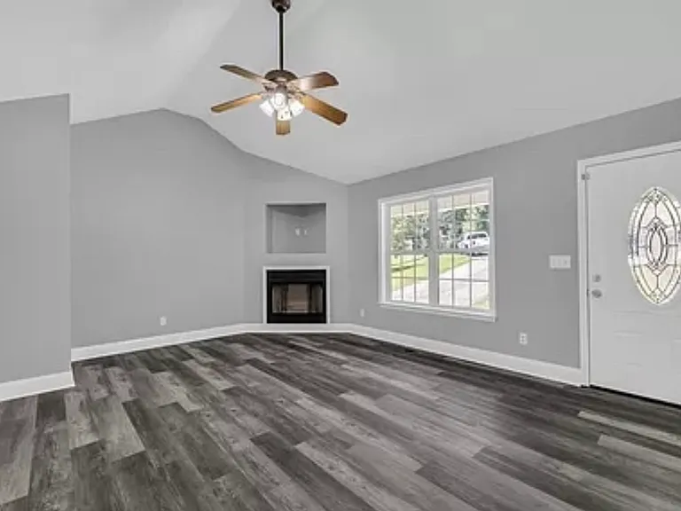 124 Levi Dr — Photo 3