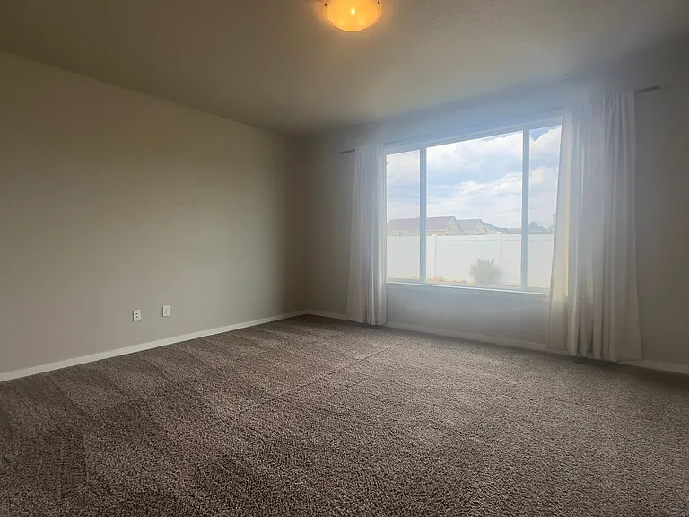 4336 Carlyle Ln — Photo 10
