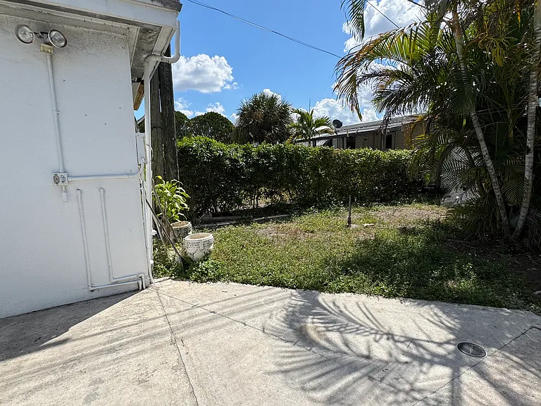 805 SW 1st St #5 — Photo 11